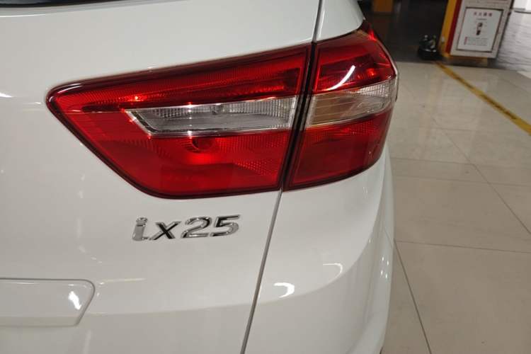Used Hyundai ix25 2015 1.6L Automatic Two-Wheel Drive Smart GLS Trim Right Rear Taillight