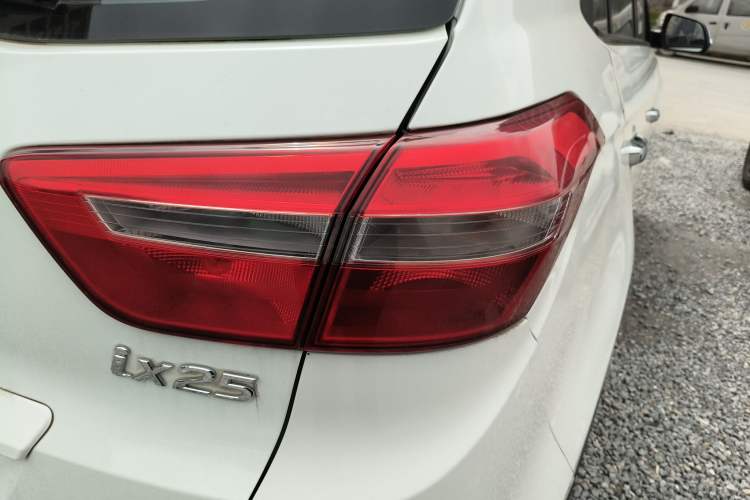 Used Hyundai ix25 2015 1.6L Automatic Two-Wheel Drive Smart GLS Trim Right Rear Taillight
