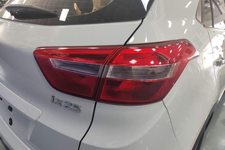 Used Hyundai ix25 2015 1.6L Automatic Two-Wheel Drive Smart GLS Trim Right Rear Taillight