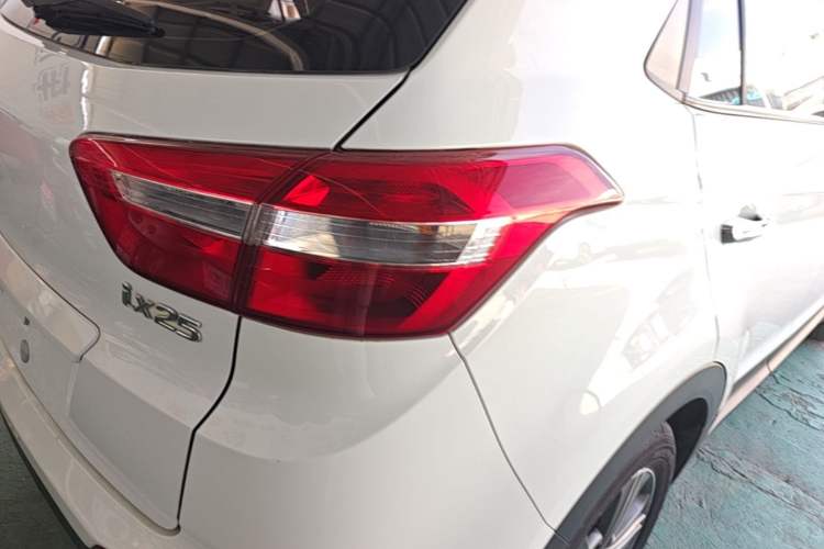 Used Hyundai ix25 2015 1.6L Automatic Two-Wheel Drive Smart GLS Trim Right Rear Taillight
