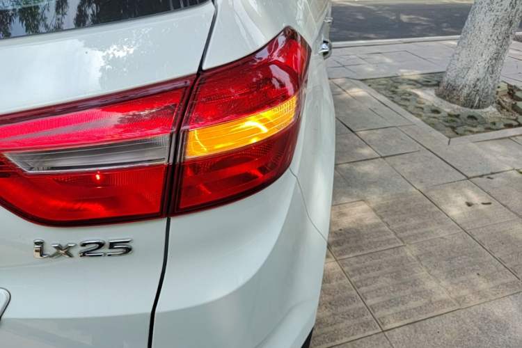 Used Hyundai ix25 2015 1.6L Automatic Two-Wheel Drive Smart GLS Trim Right Rear Taillight
