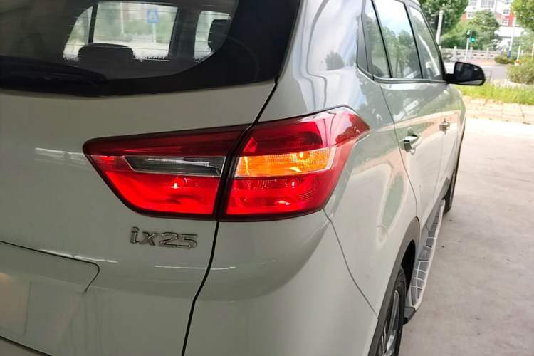 Used Hyundai ix25 2015 1.6L Automatic Two-Wheel Drive Smart GLS Trim Right Rear Taillight