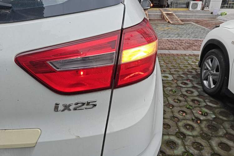 Used Hyundai ix25 2015 1.6L Automatic Two-Wheel Drive Smart GLS Trim Right Rear Taillight