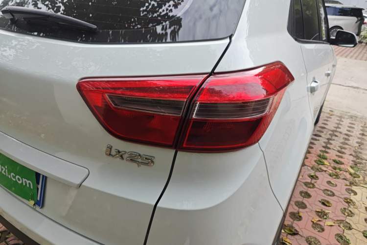 Used Hyundai ix25 2015 1.6L Manual Two-Wheel Drive Fashionable GS Model Right Rear Taillight
