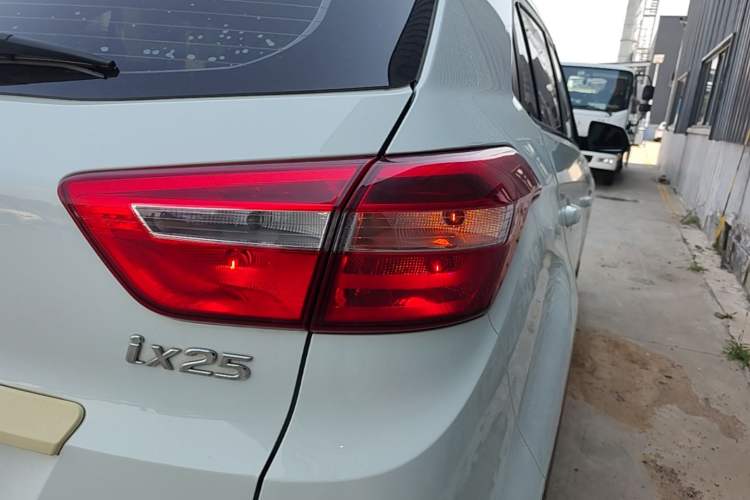 Used Hyundai ix25 2015 1.6L Manual Two-Wheel Drive Fashionable GS Model Right Rear Taillight