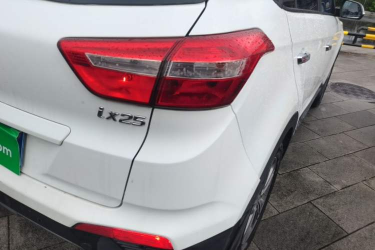 Used Hyundai ix25 2015 1.6L Automatic Two-Wheel Drive Smart GLS Trim Right Rear Taillight