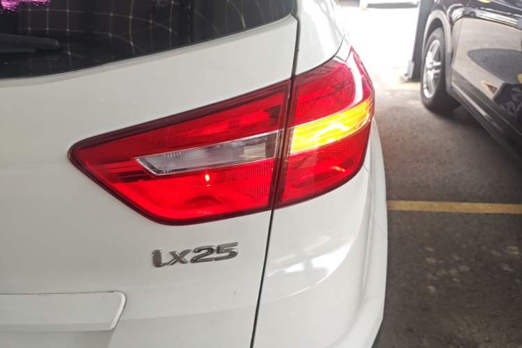 Used Hyundai ix25 2015 1.6L Automatic Two-Wheel Drive Smart GLS Trim Right Rear Taillight