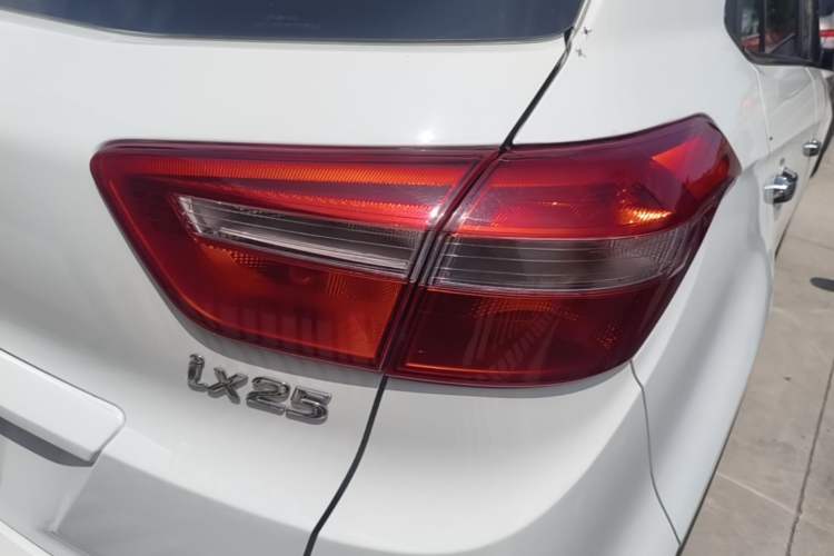 Used Hyundai ix25 2015 1.6L Automatic Two-Wheel Drive Smart GLS Trim Right Rear Taillight