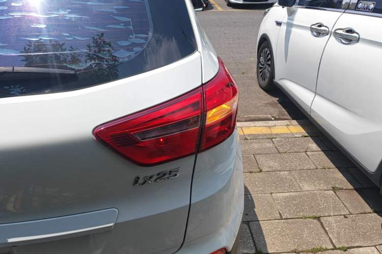 Used Hyundai ix25 2015 1.6L Automatic Two-Wheel Drive Smart GLS Trim Right Rear Taillight
