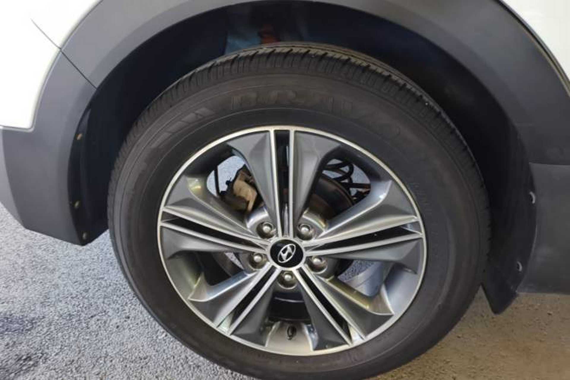 Used Hyundai ix25 2015 1.6L Automatic Two-Wheel Drive Smart GLS Trim Right Rear Wheel Hub