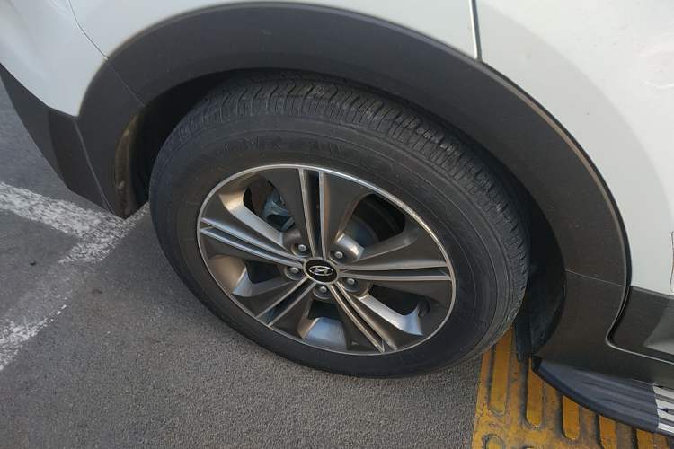 Used Hyundai ix25 2015 1.6L Automatic Two-Wheel Drive Smart GLS Trim Right Rear Wheel Hub