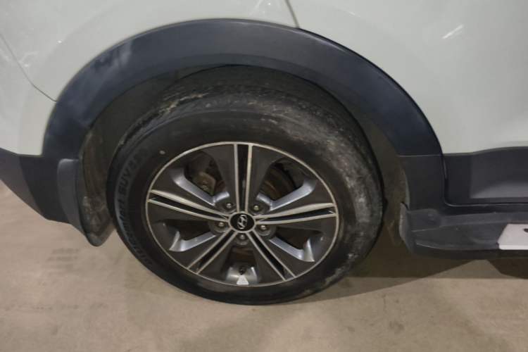 Used Hyundai ix25 2015 1.6L Automatic Two-Wheel-Drive Deluxe DLX Model Right Rear Wheel Hub