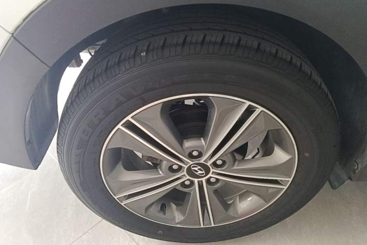 Used Hyundai ix25 2015 1.6L Automatic Two-Wheel-Drive Deluxe DLX Model Right Rear Wheel Hub