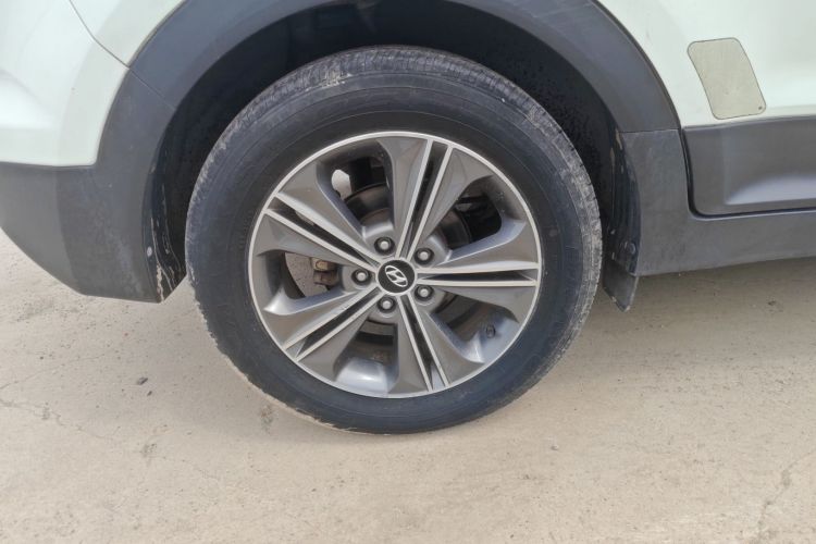 Used Hyundai ix25 2015 1.6L Automatic Two-Wheel Drive Smart GLS Trim Right Rear Wheel Hub