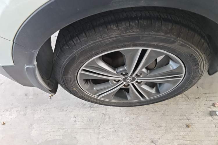 Used Hyundai ix25 2015 1.6L Automatic Two-Wheel Drive Smart GLS Trim Right Rear Wheel Hub