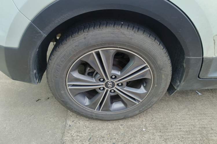 Used Hyundai ix25 2015 1.6L Automatic Two-Wheel Drive Smart GLS Trim Right Rear Wheel Hub