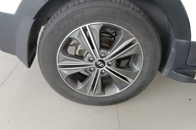 Used Hyundai ix25 2015 1.6L Automatic Two-Wheel-Drive Deluxe DLX Model Right Rear Wheel Hub