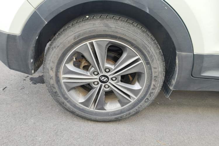 Used Hyundai ix25 2015 1.6L Automatic Two-Wheel Drive Smart GLS Trim Right Rear Wheel Hub