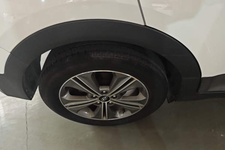 Used Hyundai ix25 2015 1.6L Automatic Two-Wheel Drive Smart GLS Trim Right Rear Wheel Hub