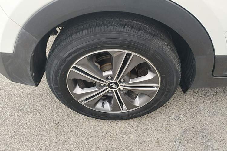 Used Hyundai ix25 2015 1.6L Automatic Two-Wheel Drive Smart GLS Trim Right Rear Wheel Hub