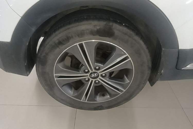 Used Hyundai ix25 2015 1.6L Automatic Two-Wheel-Drive Deluxe DLX Model Right Rear Wheel Hub