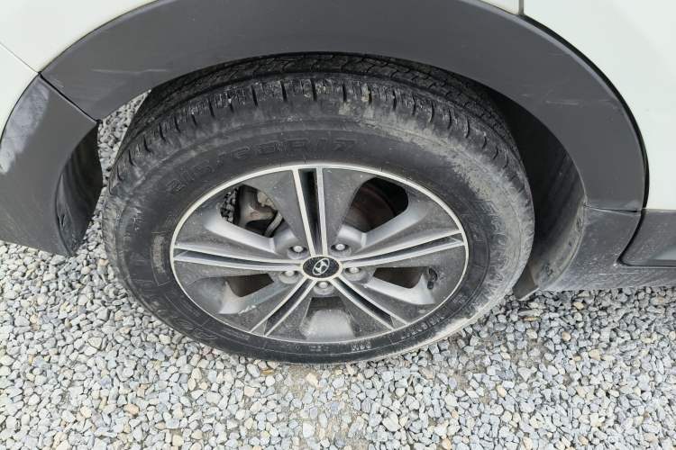 Used Hyundai ix25 2015 1.6L Automatic Two-Wheel Drive Smart GLS Trim Right Rear Wheel Hub