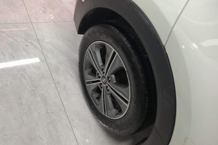 Used Hyundai ix25 2015 1.6L Automatic Two-Wheel Drive Smart GLS Trim Right Rear Wheel Hub