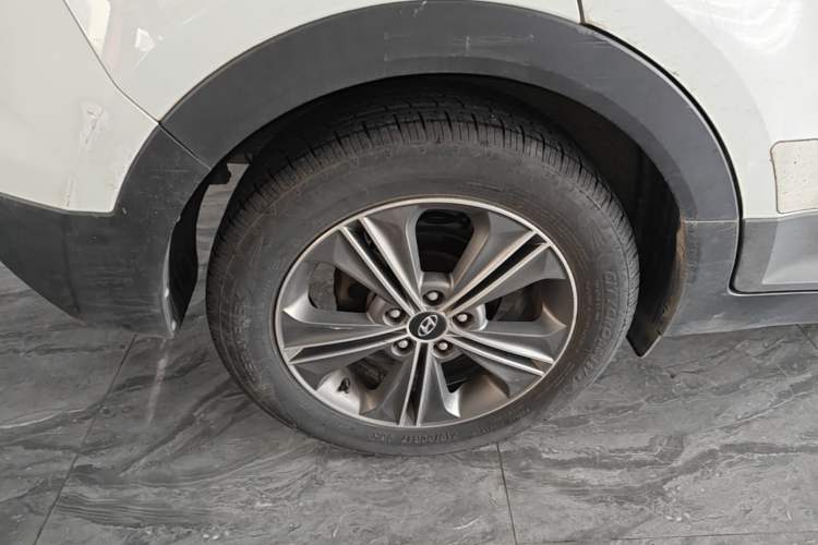Used Hyundai ix25 2015 1.6L Automatic Two-Wheel Drive Smart GLS Trim Right Rear Wheel Hub