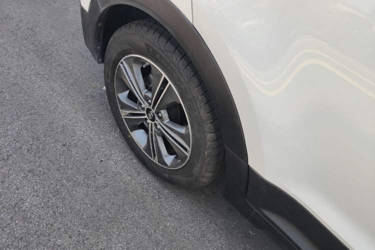 Used Hyundai ix25 2015 1.6L Automatic Two-Wheel Drive Smart GLS Trim Right Rear Wheel Hub
