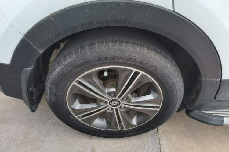 Used Hyundai ix25 2015 1.6L Automatic Two-Wheel Drive Smart GLS Trim Right Rear Wheel Hub