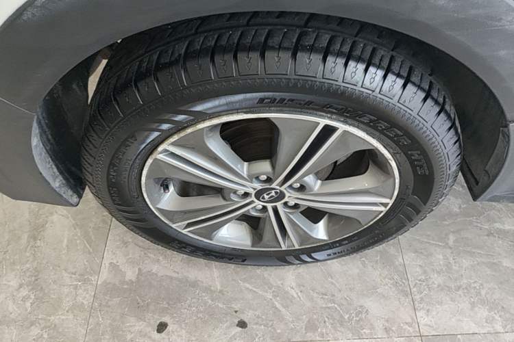 Used Hyundai ix25 2015 1.6L Automatic Two-Wheel Drive Smart GLS Trim Right Rear Wheel Hub