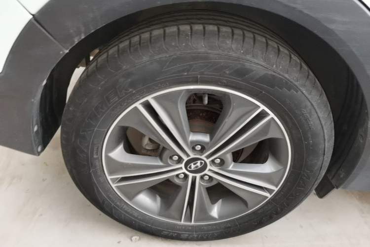 Used Hyundai ix25 2015 1.6L Automatic Two-Wheel Drive Smart GLS Trim Right Rear Wheel Hub