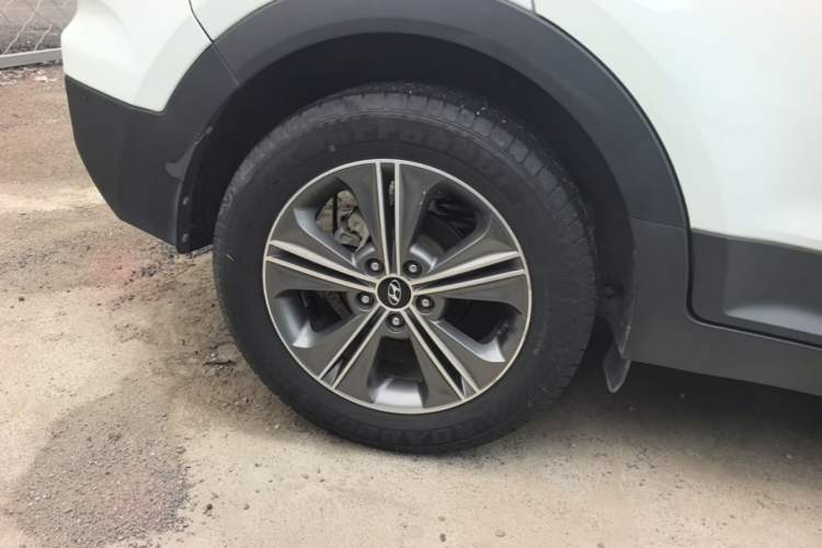 Used Hyundai ix25 2015 1.6L Automatic Two-Wheel Drive Smart GLS Trim Right Rear Wheel Hub