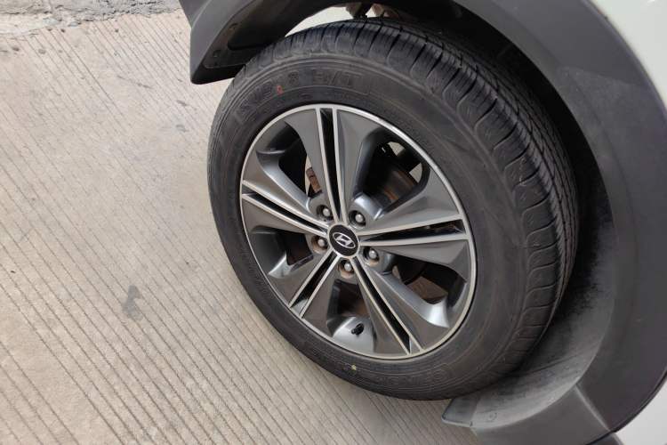 Used Hyundai ix25 2015 1.6L Automatic Two-Wheel Drive Smart GLS Trim Right Rear Wheel Hub