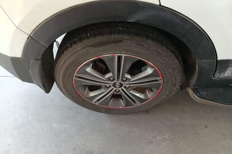 Used Hyundai ix25 2015 1.6L Automatic Two-Wheel Drive Smart GLS Trim Right Rear Wheel Hub