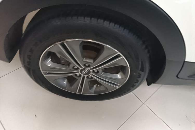 Used Hyundai ix25 2015 1.6L Automatic Two-Wheel-Drive Deluxe DLX Model Right Rear Wheel Hub