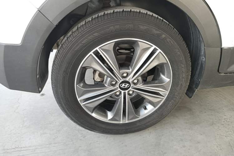 Used Hyundai ix25 2015 1.6L Automatic Two-Wheel-Drive Deluxe DLX Model Right Rear Wheel Hub
