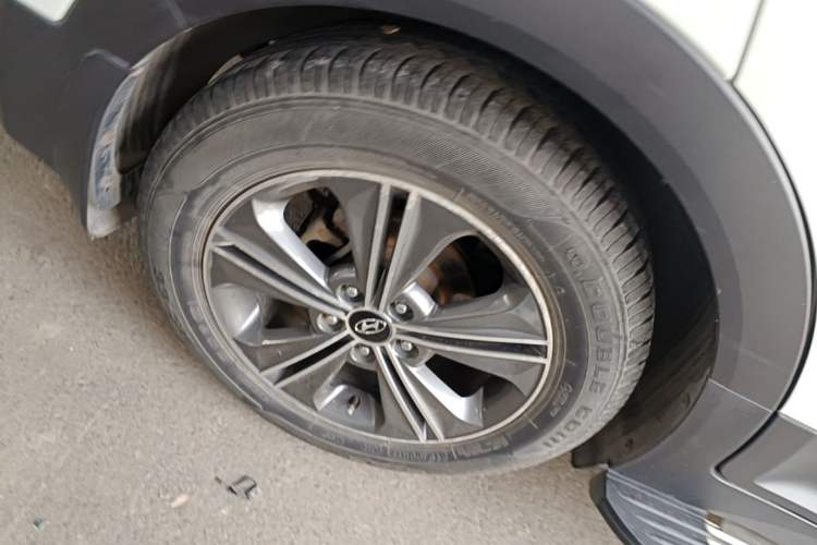 Used Hyundai ix25 2015 1.6L Automatic Two-Wheel Drive Smart GLS Trim Right Rear Wheel Hub