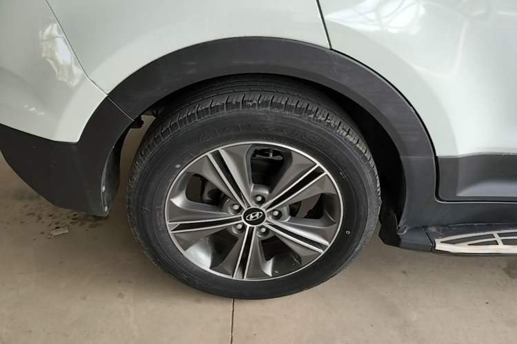 Used Hyundai ix25 2015 1.6L Automatic Two-Wheel Drive Smart GLS Trim Right Rear Wheel Hub