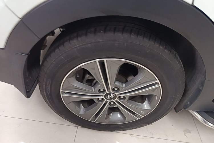 Used Hyundai ix25 2015 1.6L Automatic Two-Wheel Drive Smart GLS Trim Right Rear Wheel Hub