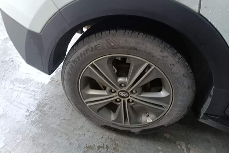 Used Hyundai ix25 2015 1.6L Automatic Two-Wheel Drive Smart GLS Trim Right Rear Wheel Hub