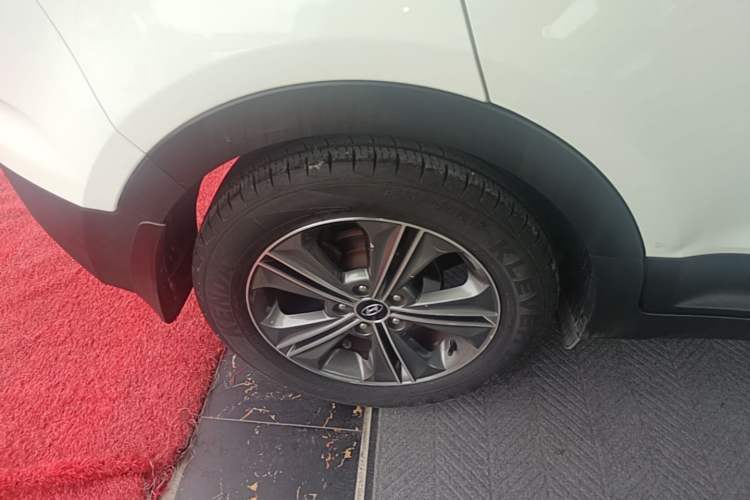 Used Hyundai ix25 2015 1.6L Automatic Two-Wheel-Drive Deluxe DLX Model Right Rear Wheel Hub