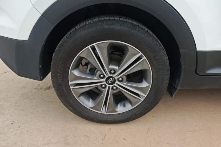 Used Hyundai ix25 2015 1.6L Automatic Two-Wheel Drive Smart GLS Trim Right Rear Wheel Hub