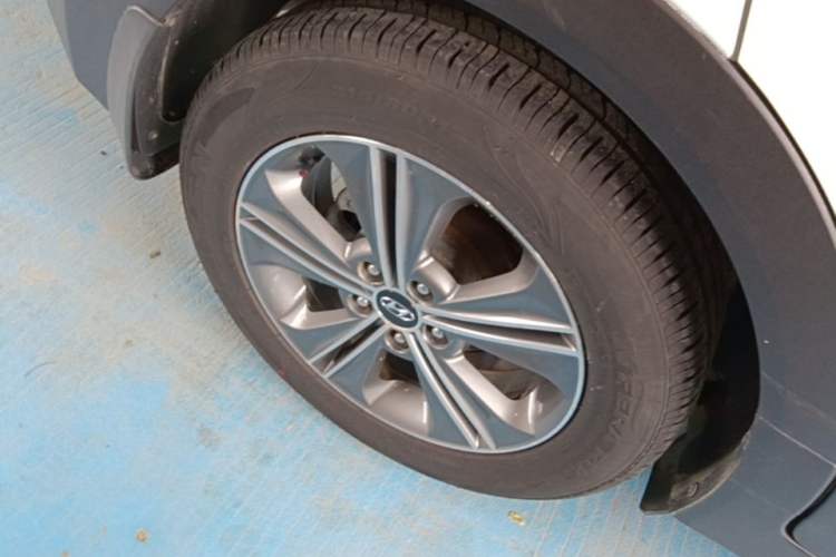 Used Hyundai ix25 2015 1.6L Automatic Two-Wheel Drive Smart GLS Trim Right Rear Wheel Hub