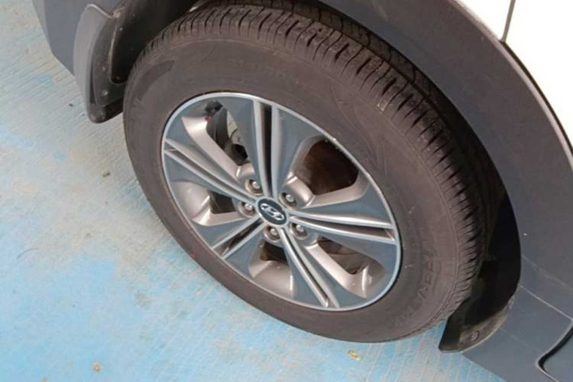 Used Hyundai ix25 2015 1.6L Automatic Two-Wheel Drive Smart GLS Trim Right Rear Wheel Hub