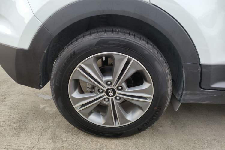 Used Hyundai ix25 2015 1.6L Automatic Two-Wheel Drive Smart GLS Trim Right Rear Wheel Hub