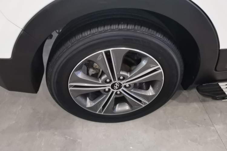Used Hyundai ix25 2015 1.6L Automatic Two-Wheel Drive Smart GLS Trim Right Rear Wheel Hub