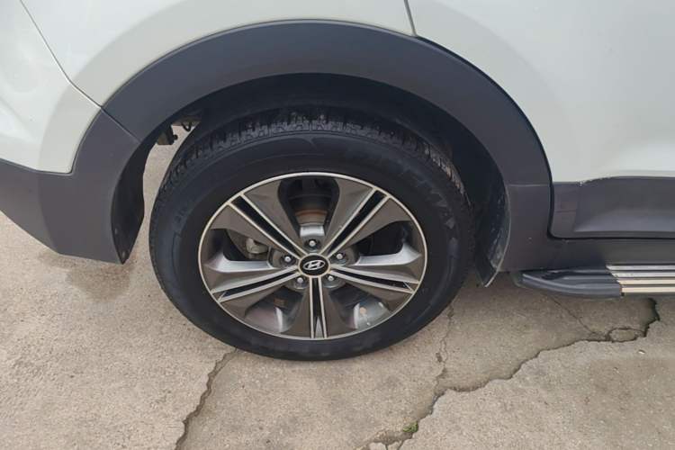 Used Hyundai ix25 2015 1.6L Automatic Two-Wheel Drive Smart GLS Trim Right Rear Wheel Hub