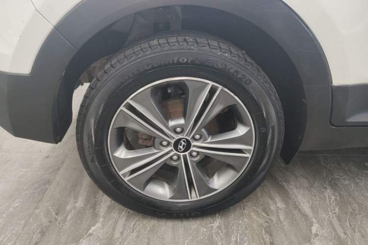 Used Hyundai ix25 2015 1.6L Automatic Two-Wheel Drive Smart GLS Trim Right Rear Wheel Hub