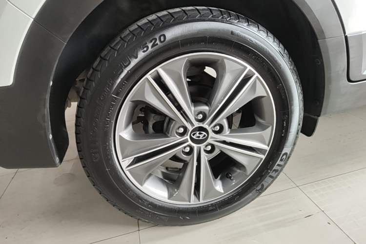 Used Hyundai ix25 2015 1.6L Automatic Two-Wheel Drive Smart GLS Trim Right Rear Wheel Hub